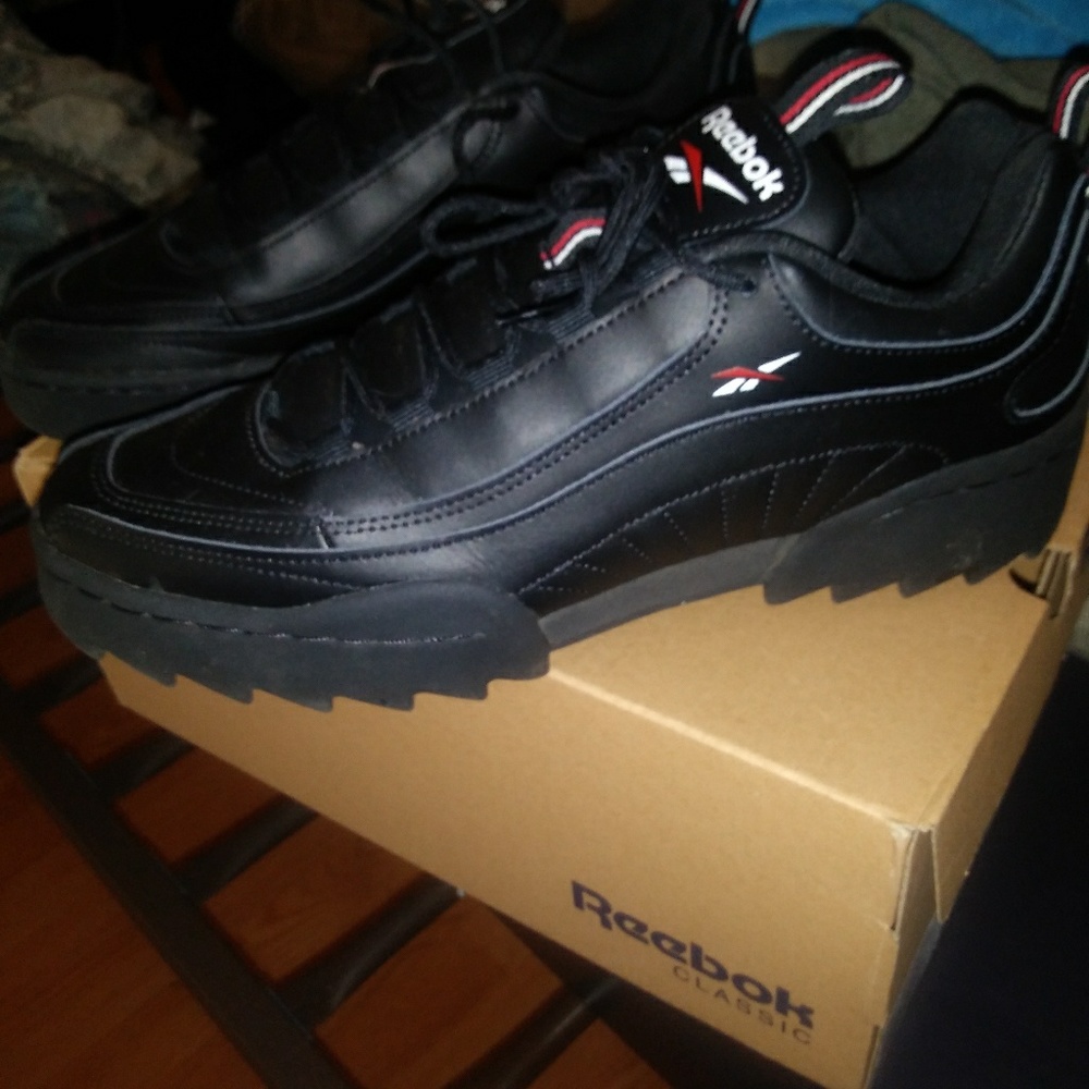 Reebok - Picture 3 of 3